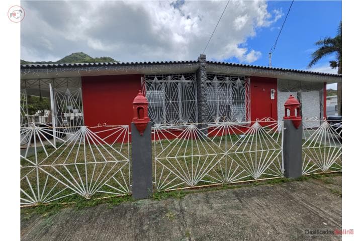 Bo Guamani, amplio terreno, doble marquesina,
en Guayama Puerto Rico Casa en Barrio - Guamani