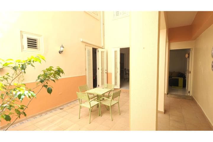 1 bedroom with private interior courtyard, en San Juan - Viejo SJ Puerto Rico
Apartamento en Barrio-Viejo San Juan -Zona Historica de 1 Cuartos y 1 Baños