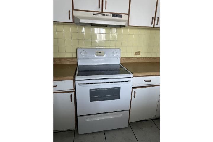Universidad cercano y Choliseo, Milla Oro y tren, en San Juan - Hato Rey Puerto Rico
Apartamento en Condominio-Altagracia de 2 Cuartos y 1 Baños