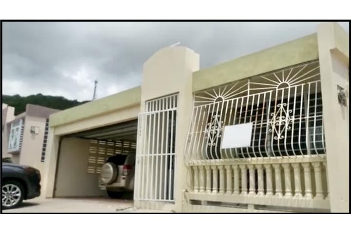 $1250 FAJARDO 3ct 2b PUERTAgaraje BALCON, en Fajardo Puerto Rico
Casa en Urbanizacion-Altamira de 3 Cuartos y 2 Baños