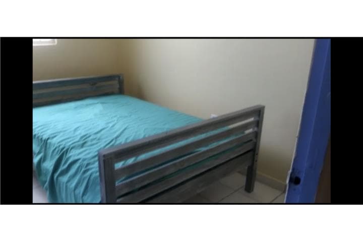 $1250 FAJARDO 3ct 2b PUERTAgaraje BALCON, en Fajardo Puerto Rico
Casa en Urbanizacion-Altamira de 3 Cuartos y 2 Baños