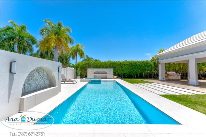 PASEO LAS PALMAS CORNER BEST LOCATION w/POOL!, en Dorado Puerto Rico
Casa en Urbanizacion-Paseo Las Palmas de 4 Cuartos y 3 1/2 Baños