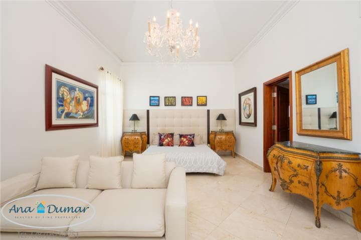 PASEO LAS PALMAS CORNER BEST LOCATION w/POOL!, en Dorado Puerto Rico
Casa en Urbanizacion-Paseo Las Palmas de 4 Cuartos y 3 1/2 Baños