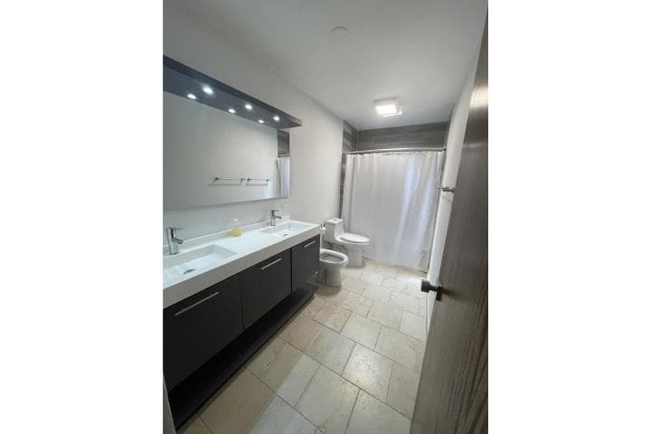 Quintas de Cupey, completamente remodelada, en San Juan - Río Piedras Puerto Rico
Casa en Urbanizacion-Quintas De Cupey de 4 Cuartos y 3 Baños