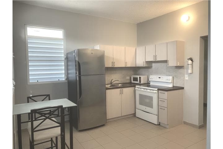 Apto 1 Hb incluye enseres agua parking, en San Juan - Río Piedras Puerto Rico
Apartamento en Urbanizacion-Valencia de 1 Cuartos y 1 Baños