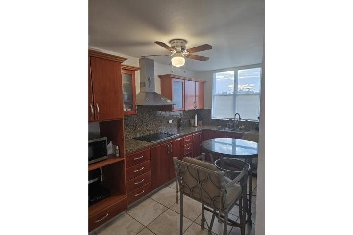 Sub-Penthouse en Hillsview Plaza, Guaynabo, en Guaynabo Puerto Rico
Apartamento en Condominio-Hillsview Plaza de 3 Cuartos y 2 Baños