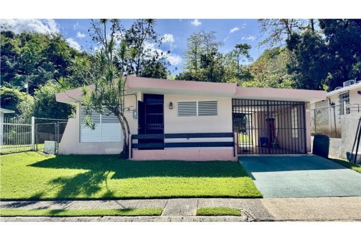 Urb. Monterrey, en Mayagüez Puerto Rico
Casa en Urbanizacion-Monterey de 3 Cuartos y 1 Baños