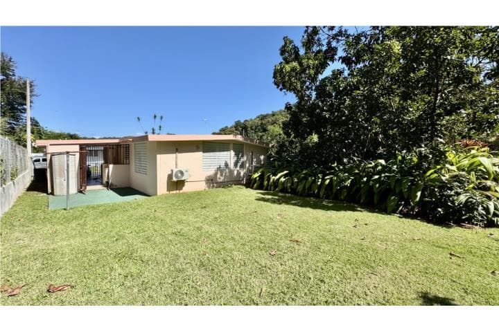 Urb. Monterrey, en Mayagüez Puerto Rico
Casa en Urbanizacion-Monterey de 3 Cuartos y 1 Baños