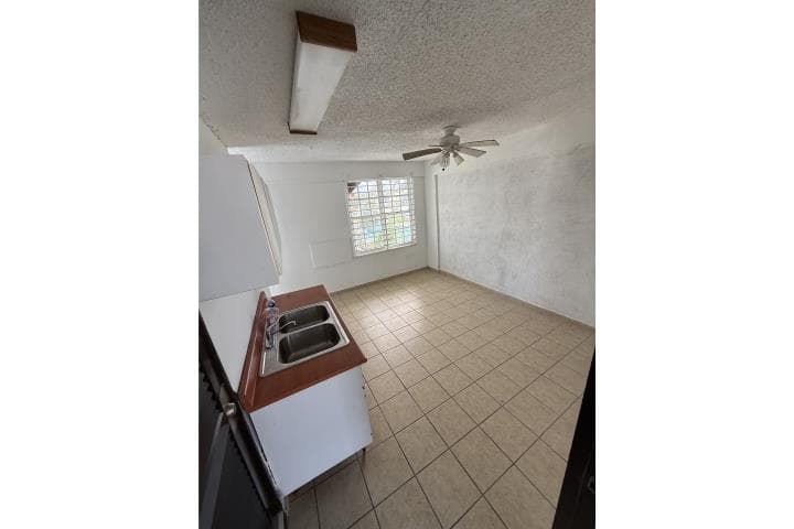 Americo Miranda Estudio, en San Juan - Río Piedras Puerto Rico
Apartamento en Urbanizacion-Puerto Nuevo de Efficiency Cuartos y 1 Baños