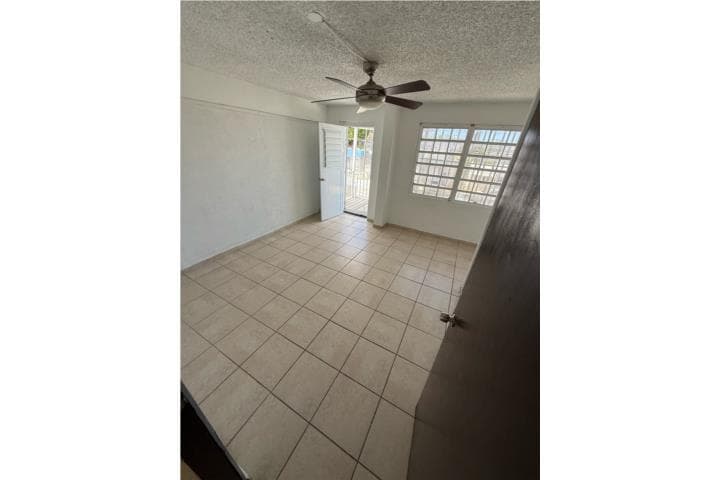 Americo Miranda Estudio, en San Juan - Río Piedras Puerto Rico
Apartamento en Urbanizacion-Puerto Nuevo de Efficiency Cuartos y 1 Baños