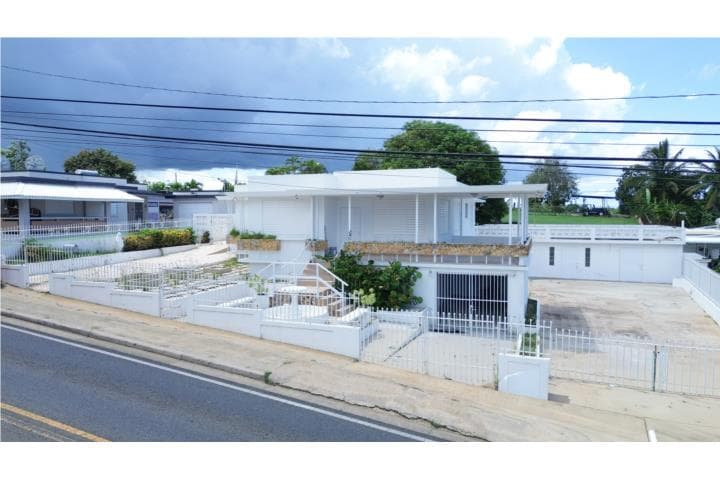 Isabela, Casa, remodelada, 3ctos, 2baños, en Isabela Puerto Rico
Casa en Barrio-Bejucos de 3 Cuartos y 2 Baños