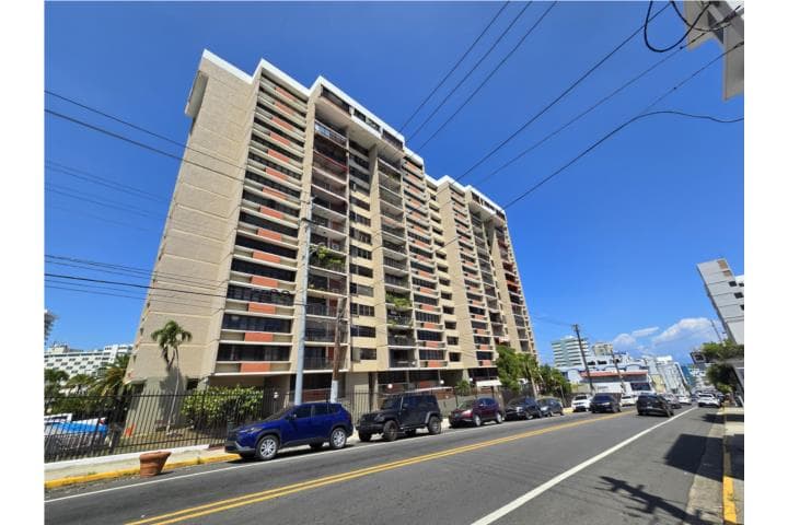 ¡Maravillosas vistas!, en San Juan - Santurce Puerto Rico
Apartamento en Condominio-Las Carmelitas de 3 Cuartos y 2 Baños