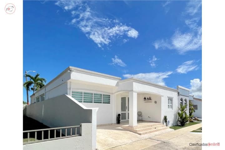 FURNISHED EQUIPPED GENERATOR POOL IN ISLA VERDE, en Carolina - Isla Verde Puerto Rico
Casa en Urbanizacion-Parque De Isla Verde de 4 Cuartos y 2 Baños