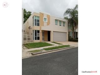 HERMOSA CASA MIRABELLA VILLAGE & CLUB, en Bayamón Puerto Rico
Casa en Urbanizacion-Mirabella Village de 4 Cuartos y 3 1/2 Baños