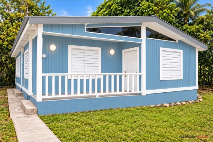 Casa con 1,000m de terreno, en Aguadilla Puerto Rico
Casa en Barrio-Camaseyes de 3 Cuartos y 1 Baños