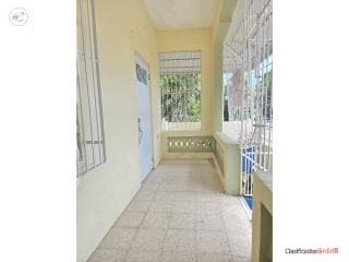 INCLUYE UTILIDADES/ PLACAS SOLARES, en Ponce Puerto Rico
Casa en Urbanizacion-Mariani Antiguo de 4 Cuartos y 1 Baños