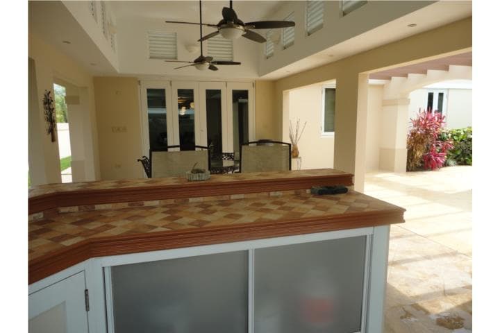 Paseo Los Corales I, en Dorado Puerto Rico
Casa en Urbanizacion-Paseo Los Corales de 4 Cuartos y 3 1/2 Baños