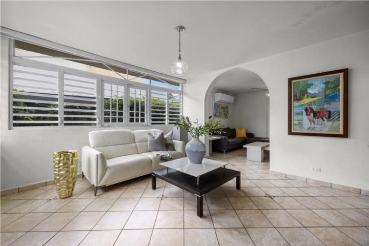 Tintillo Gardens, en Guaynabo Puerto Rico
Casa en Urbanizacion-Tintillo Gardens de 3 Cuartos y 3 Baños