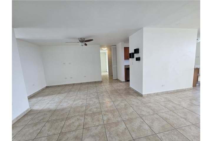 Buena Vista Village – Vista Rocío, en Trujillo Alto Puerto Rico
Apartamento en Condominio-Vista Del Rocio de 3 Cuartos y 2 1/2 Baños