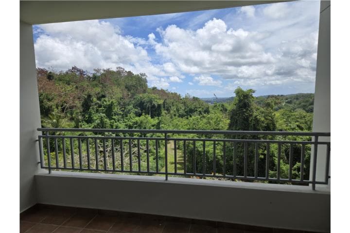 Buena Vista Village – Vista Rocío, en Trujillo Alto Puerto Rico
Apartamento en Condominio-Vista Del Rocio de 3 Cuartos y 2 1/2 Baños