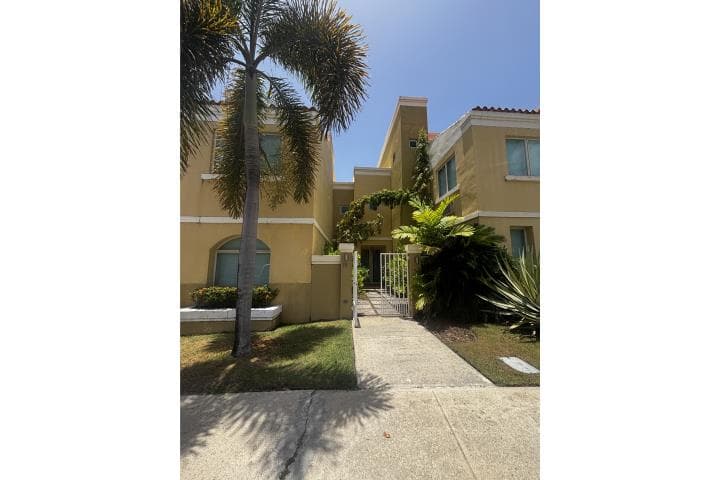 Villa de 3H/3B en Aquabella, Palmas del Mar, en Humacao - Palmas Puerto Rico
Casa en Urbanizacion-Aquabella Palmas Del Mar de 3 Cuartos y 3 Baños