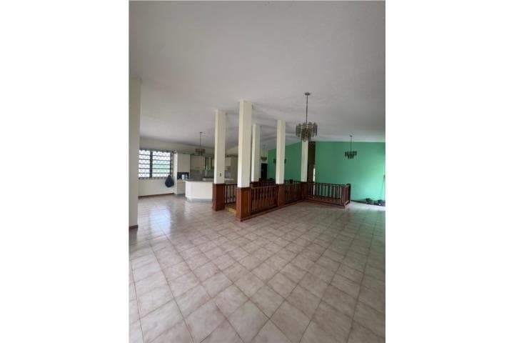 ¡SE RENTA PROPIEDAD ÚNICA EN SU CLASE!, en Ponce Puerto Rico
Casa en Urbanizacion-El Madrigal de 7 Cuartos y 5 1/2 Baños
