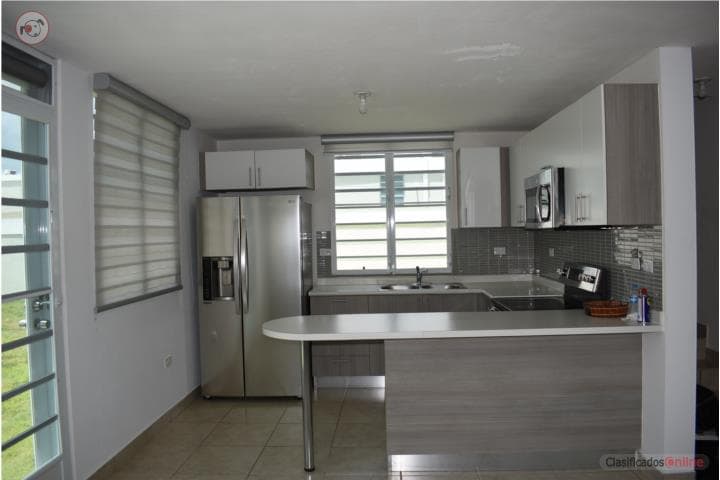EXTRA RESIDENCIA URB. ARTESANOS LAS PIEDRAS , en Las Piedras Puerto Rico
Casa en Urbanizacion-Estancias De Los Artesanos de 3 Cuartos y 2 1/2 Baños