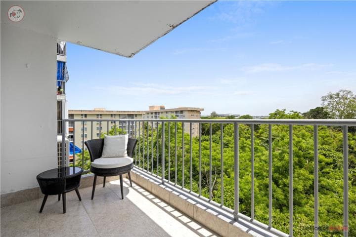 4B/3B at Jardines Metropolitanos I, en San Juan - Río Piedras Puerto Rico
Apartamento en Condominio-Jardines Metropolitanos de 4 Cuartos y 3 Baños