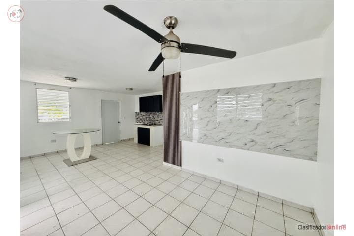 APT 3H Y 1B CON AGUA Y LUZ INCLUIDA , en Carolina Puerto Rico
Apartamento en Urbanizacion-Parque Ecuestre de 3 Cuartos y 1 Baños