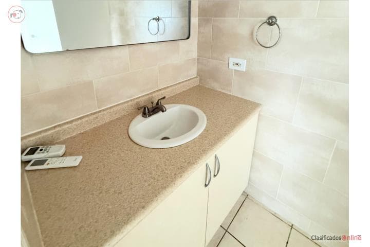 Penthouse en Alturas del Bosque* Amplio , en San Juan - Río Piedras Puerto Rico
Apartamento/WalkUp en Condominio-Alturas Del Bosque de 3 Cuartos y 3 Baños