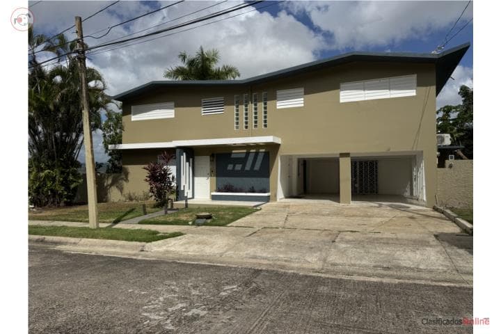 Fully Furnished Two-Story Single-Family Home , en Humacao Puerto Rico
Casa en Urbanizacion-El Retiro de 4 Cuartos y 3 1/2 Baños