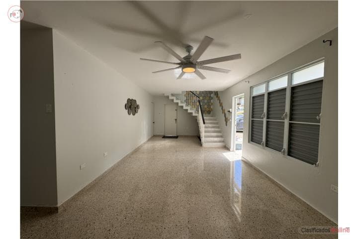 Fully Furnished Two-Story Single-Family Home , en Humacao Puerto Rico
Casa en Urbanizacion-El Retiro de 4 Cuartos y 3 1/2 Baños