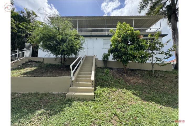 Fully Furnished Two-Story Single-Family Home , en Humacao Puerto Rico
Casa en Urbanizacion-El Retiro de 4 Cuartos y 3 1/2 Baños