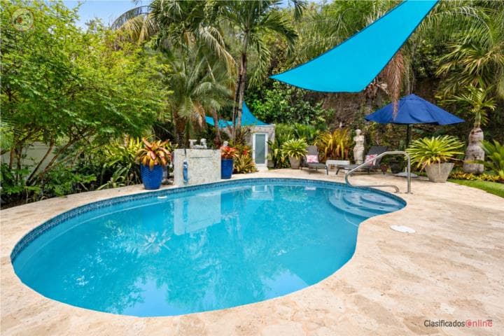 Hermoso Townhouse 4/4 en Vega Alta $5,000, en Vega Alta Puerto Rico
Casa en Urbanizacion-Evergreen de 4 Cuartos y 4 1/2 Baños