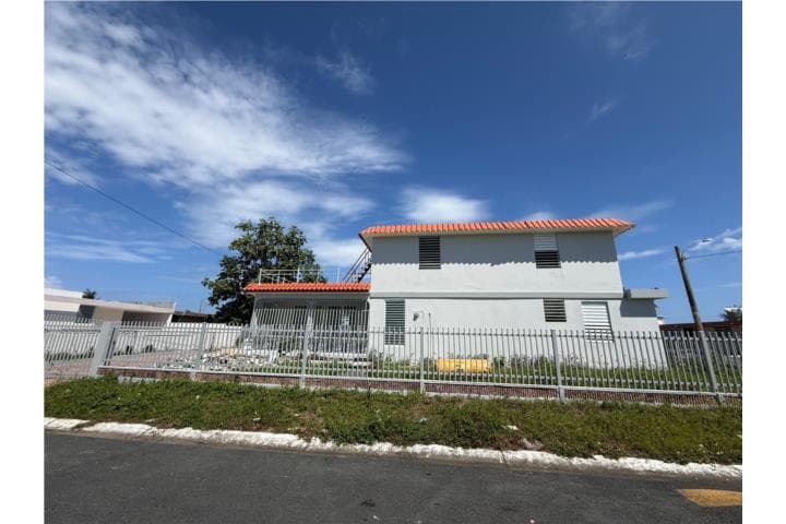 Multifamiliar 2 Unidades, Levittown, Toa Baja,
en Toa Baja - Levittown Puerto Rico MultiFamiliar en Urbanizacion - Levittown Lakes