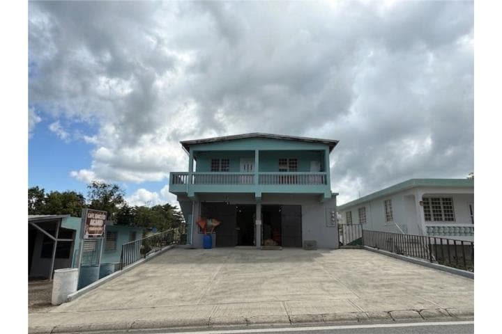 Atención inversionistas! Prop Comercial Camuy,
en Camuy Puerto Rico Comercial - Mix Use en Barrio - Quebrada