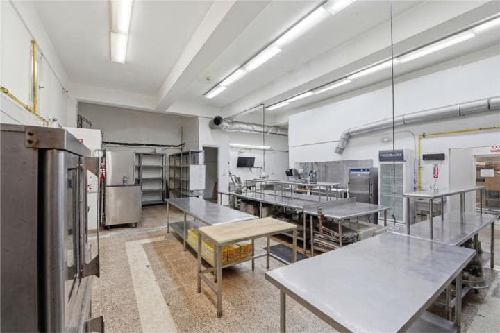 *MULTI USE PROPERTY IN CERRA ST*,
en San Juan - Santurce Puerto Rico MultiFamiliar en Barrio - Santurce