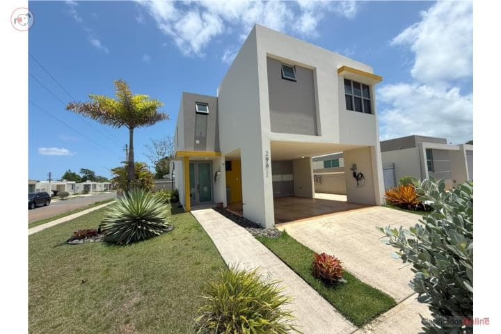 Vega Serena $375K,
en Vega Baja Puerto Rico Casa en Urbanizacion - Vega Serena