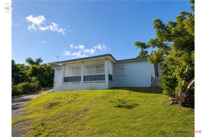 Vive en esta hermosa casa con 30 cds terreno,
en Lares Puerto Rico Casa en Barrio - Callejones