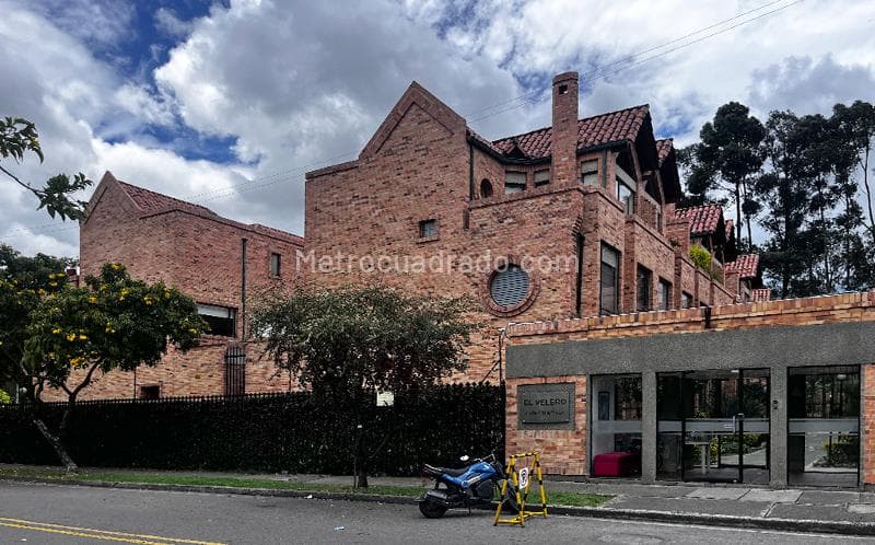 Casa en Atenas, Britalia