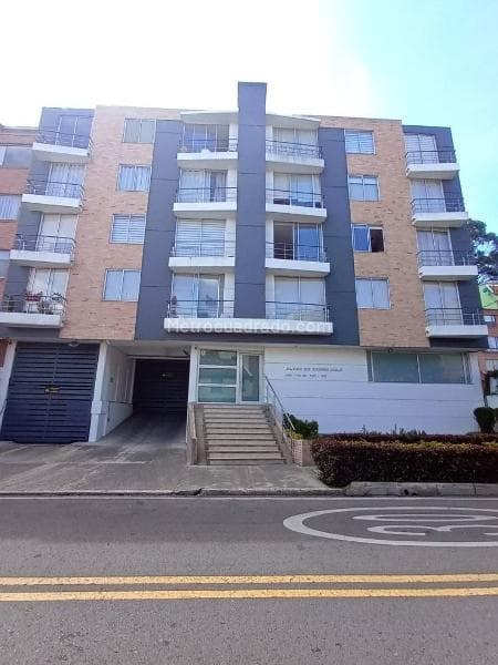 Ed. Altos de Cedro Golf. KR 7H 151 56