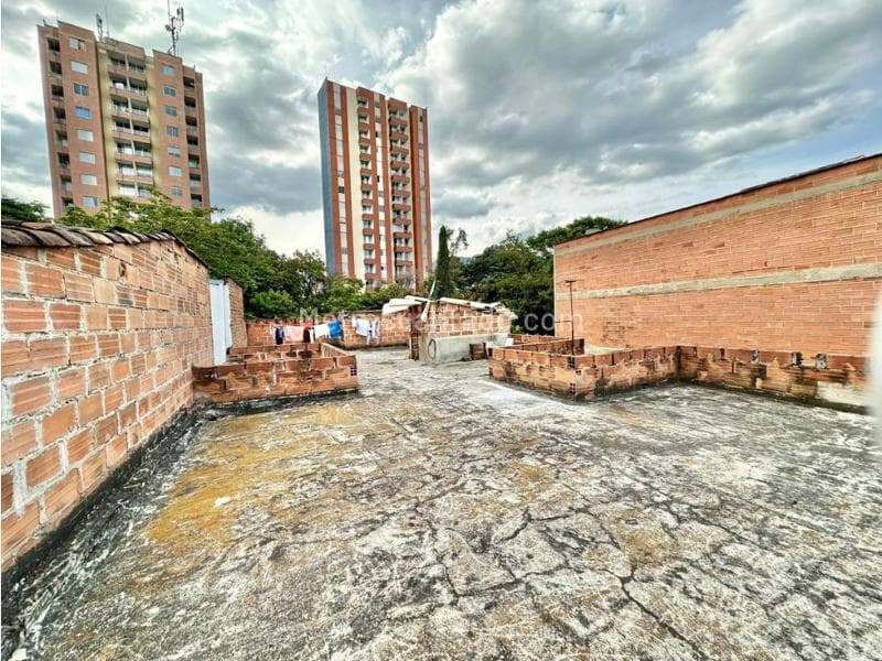 CR 086 037 057
