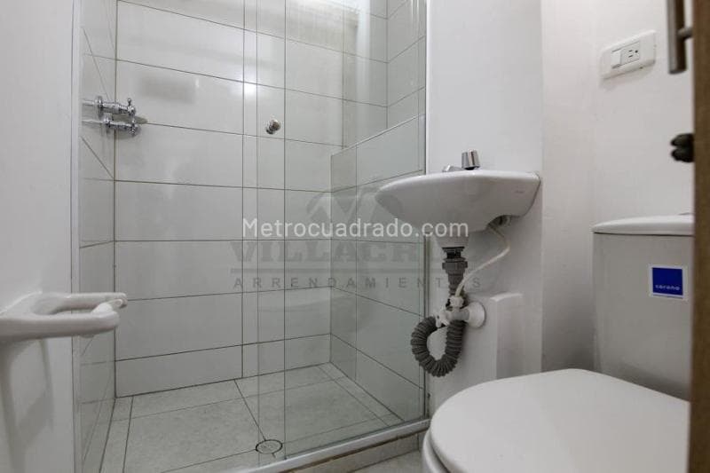 CR 084 044 C 004