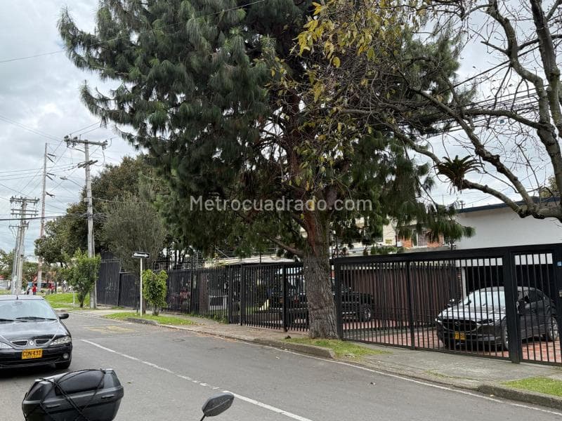 Casa en Polo Club, Barrios Unidos