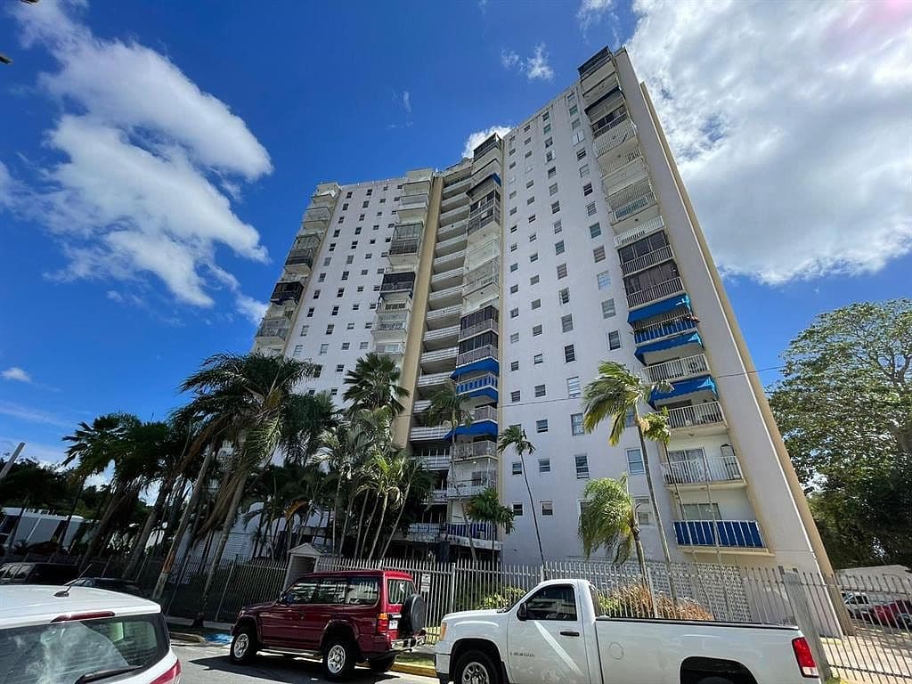Condominio Ponce de Leon Gardens, 50 Calle 8, Pueblo Viejo, Guaynabo, 00934
