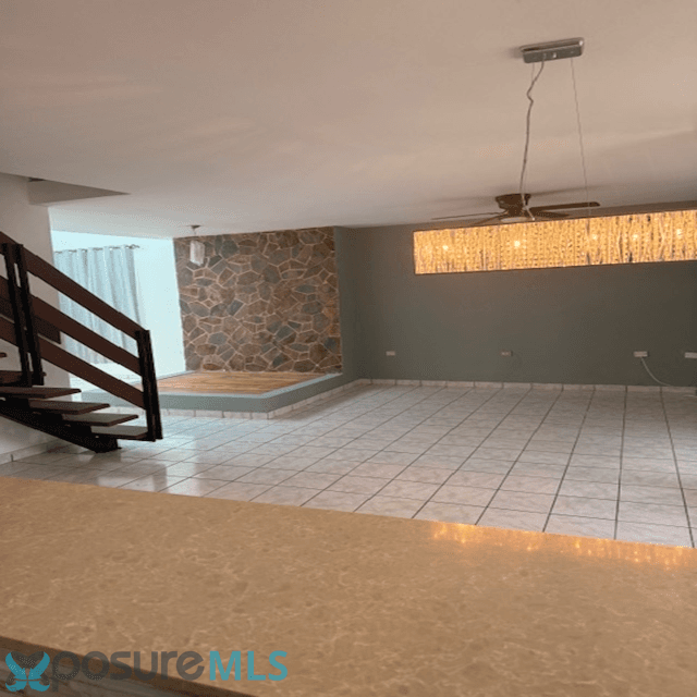 Spacious two-story house near highway, shopping centers, and 15 minutes to Ponce