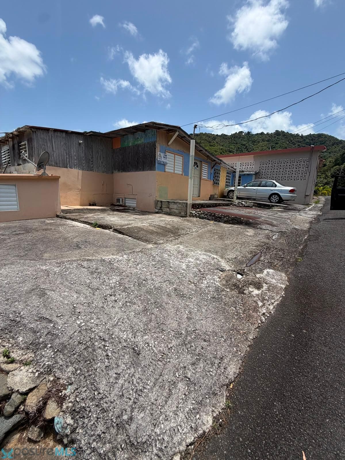 3 units! Mountain and sea view