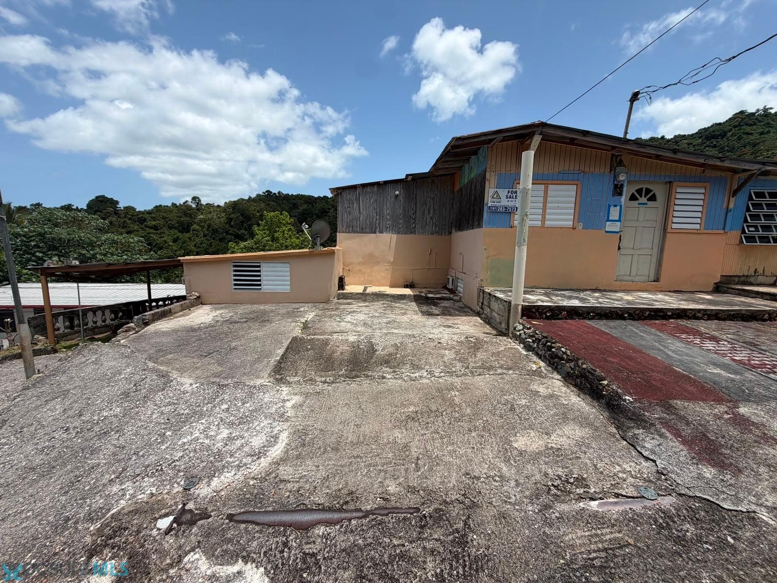 3 units! Mountain and sea view