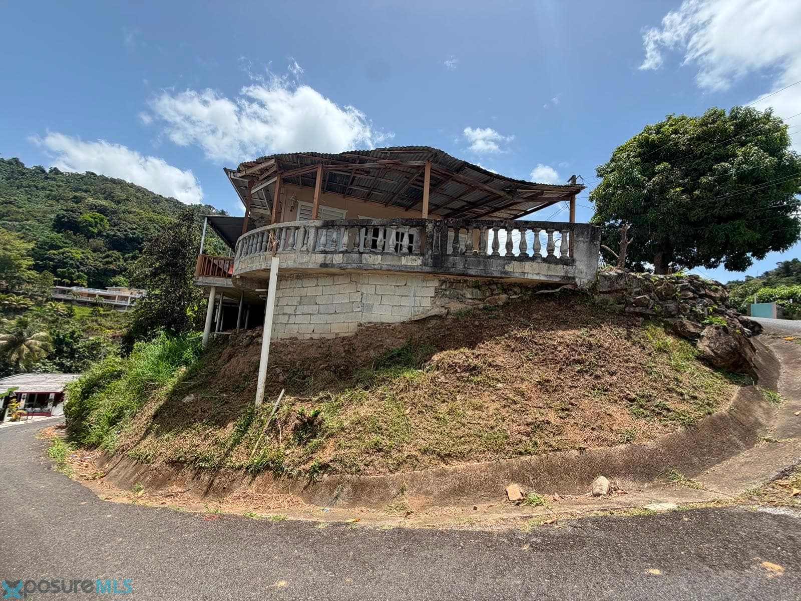 3 units! Mountain and sea view