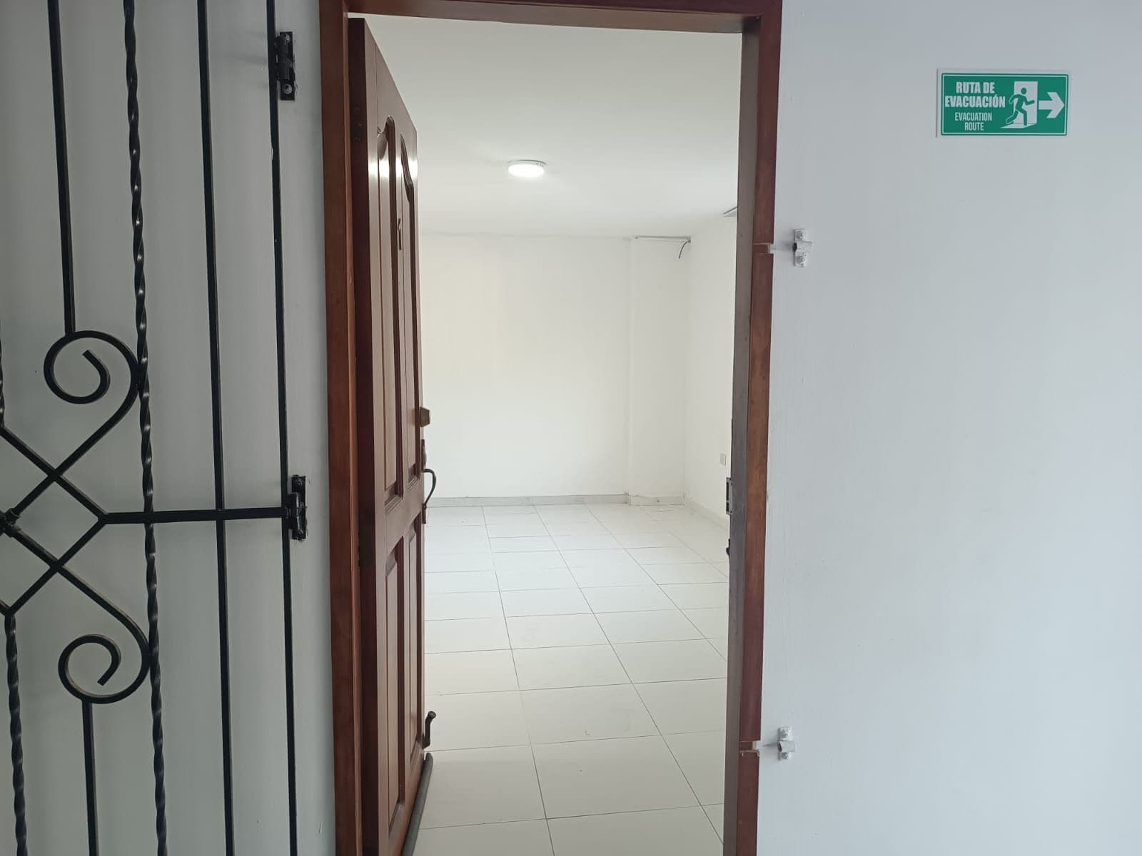 Calle 87b # 42a-2